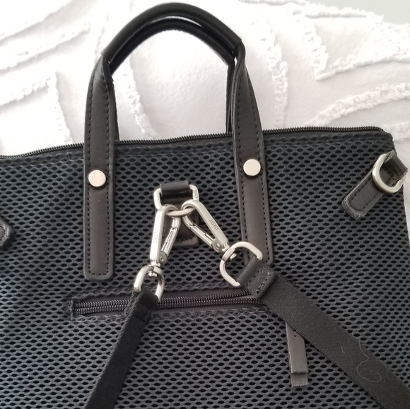 Mesh Knapsack - Picture 2 of 3